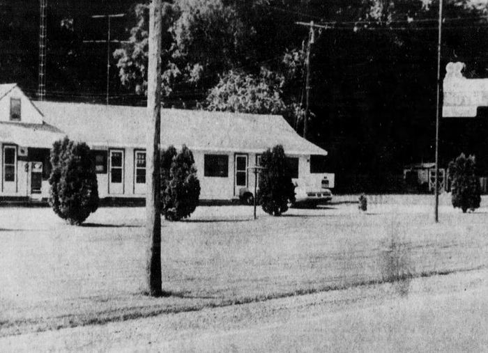 Four Leaf Clover Motel - 1976 Photo From Homer Index (newer photo)